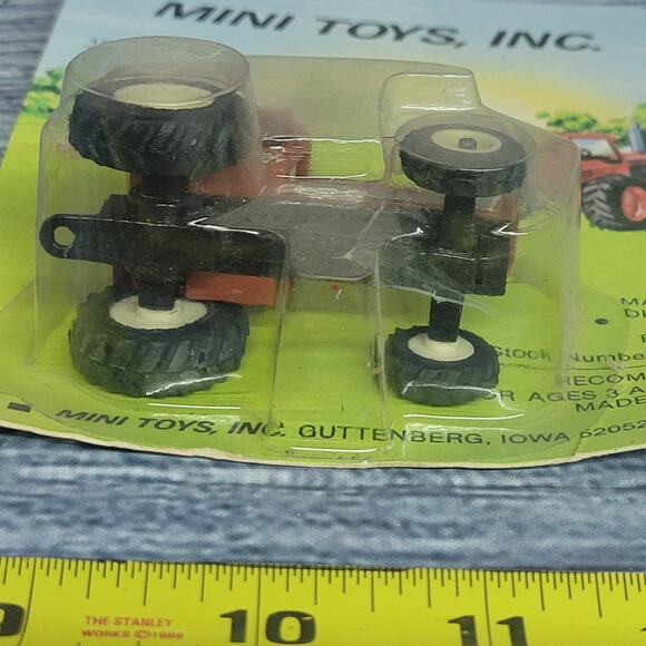 Vtg mini toys Hesston 1/64 scale 980 DT 4wd diecast/plastic tractor brown/white - Picture 9 of 11